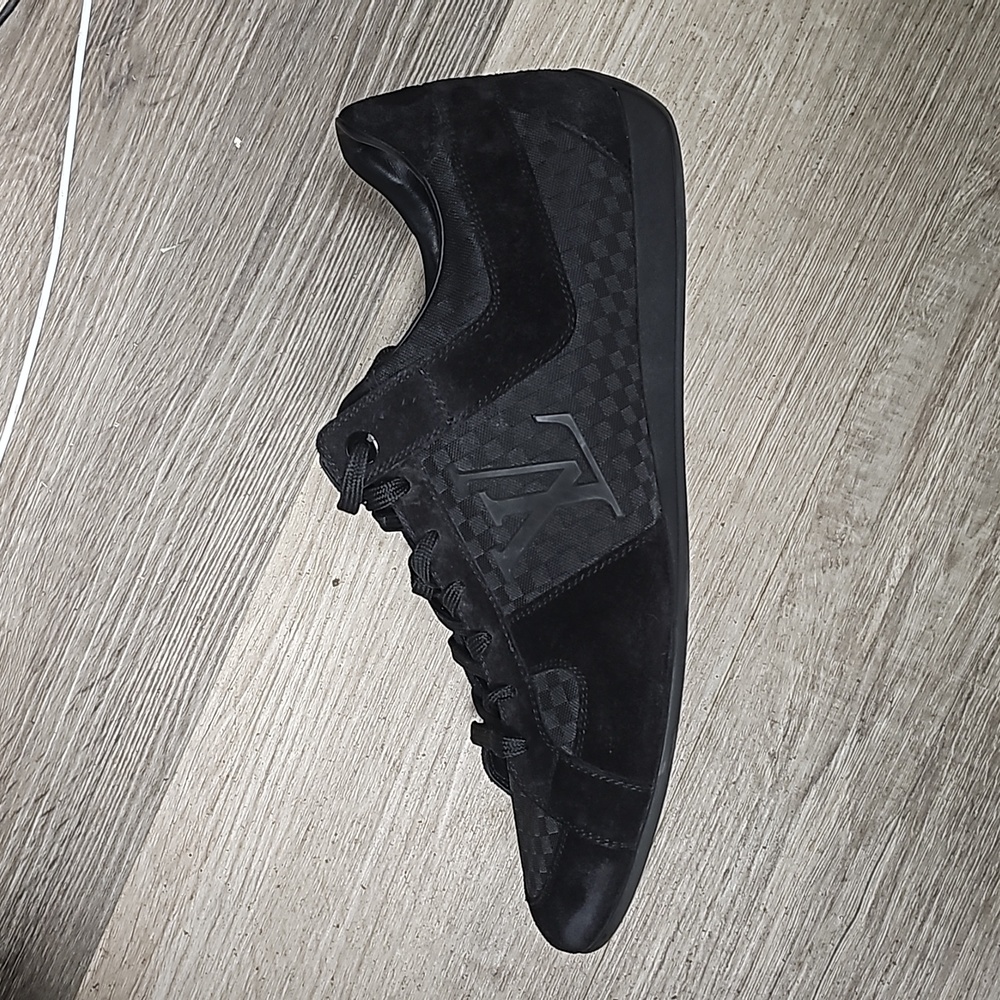 Authentic LV shoes💯